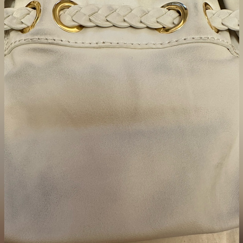 Stylish White Leather Handbag - Picture 9 of 13